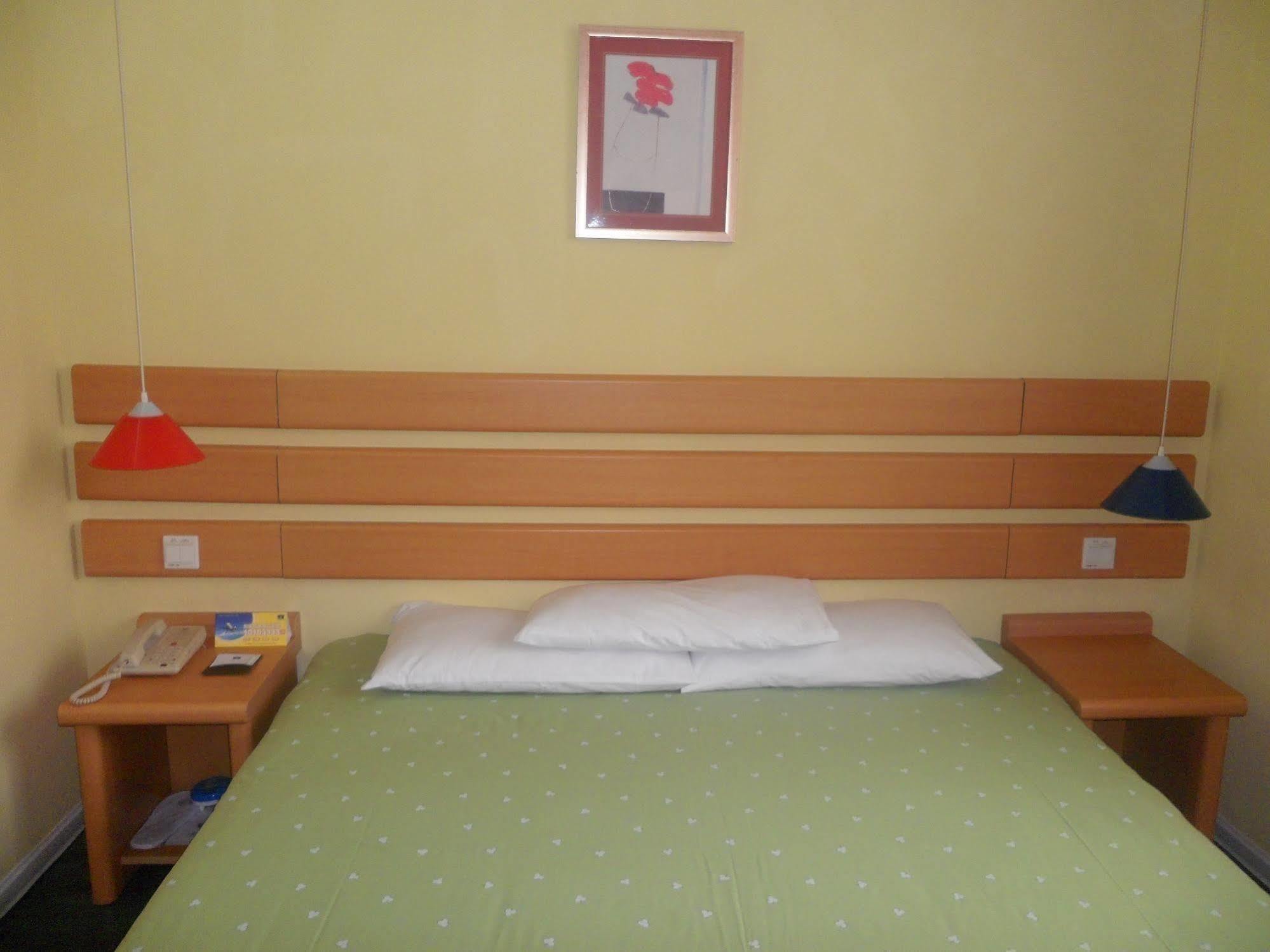Home Inn Beijing International Exhibition Center Zuojiazhuang Экстерьер фото